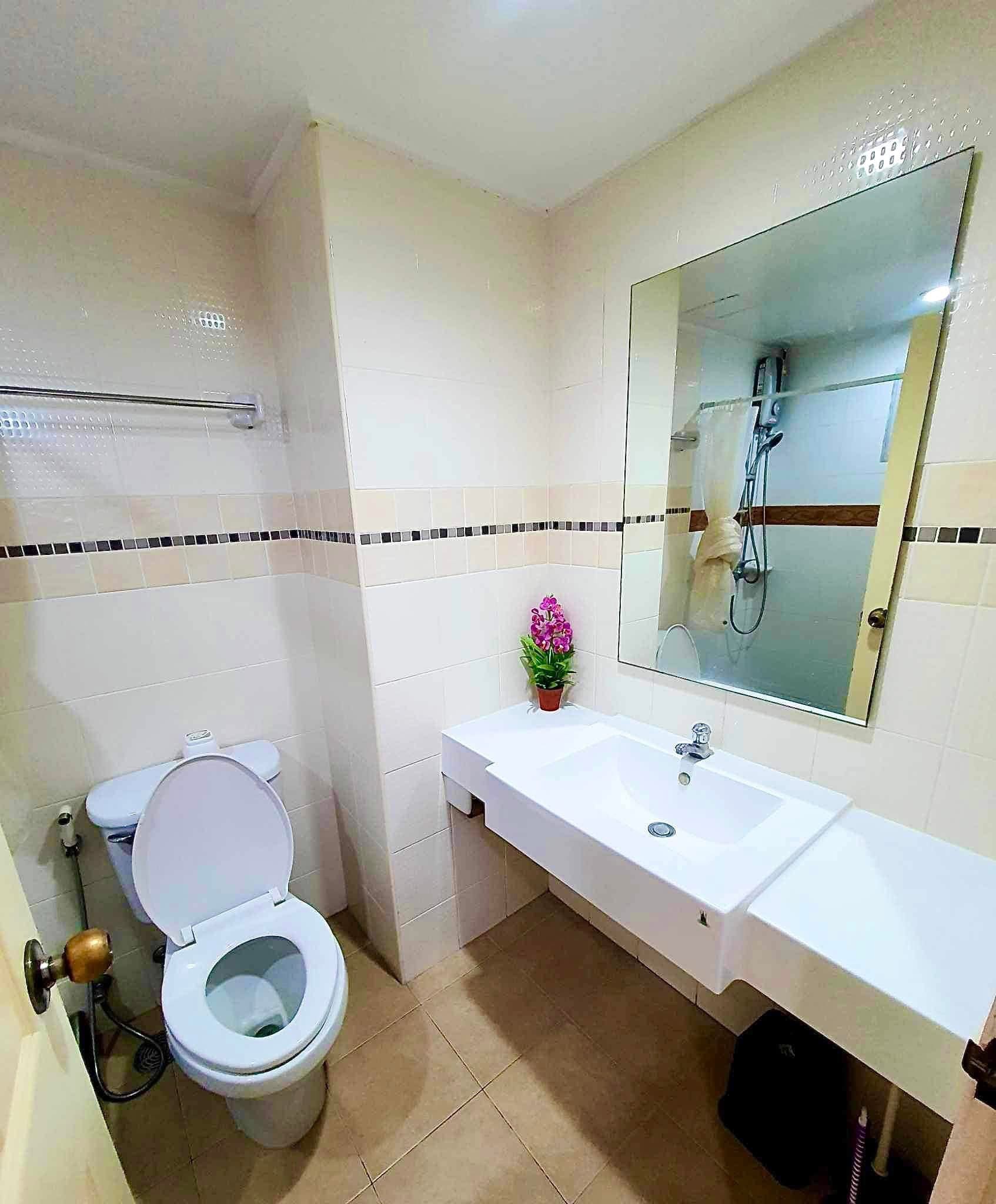 ให้เช่าคอนโด ลุมพินี วิลล์ รามคำแหง 44 (Lumpini Ville Ramkhamhaeng 44) โซนพื้นที่ ถนนรามคำแหง BTS ลำสาลี ห้องแบบ 1ห้องนอน / 1ห้องน้ำ / โซนครัวปิด · ขนาดห้อง 30 ตรม. ชั้น 20 ตึก A