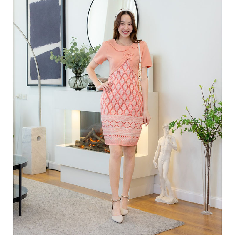 kudapy เดรสสั้นสีแดง/สีขาว/สีชมพู/สีส้ม/สีกรม ผ้าไทยกั๊กแต่งโบว์ ใส่สบายสวยดูดี