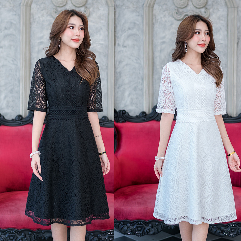 kudapy เดรสสั้นสีขาว/สีดำ ลูกไม้ลายผ้าสวย ดีไซน์ทรงใส่ง่ายแขนยาวกำลังดีปิดช่วงต้นแขน คอวีแต่งลูกไม้รอบคอมาจนถึงเอว