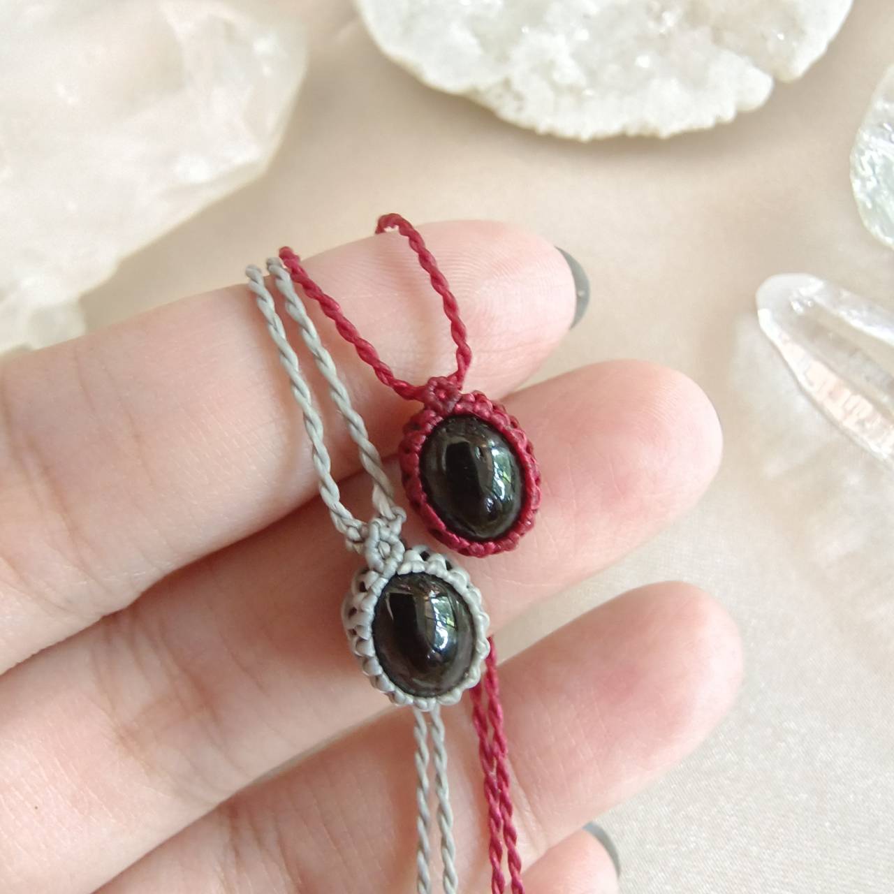 สร้อยคอเชือกถักจี้หินสะเก็ดดาว Tektite