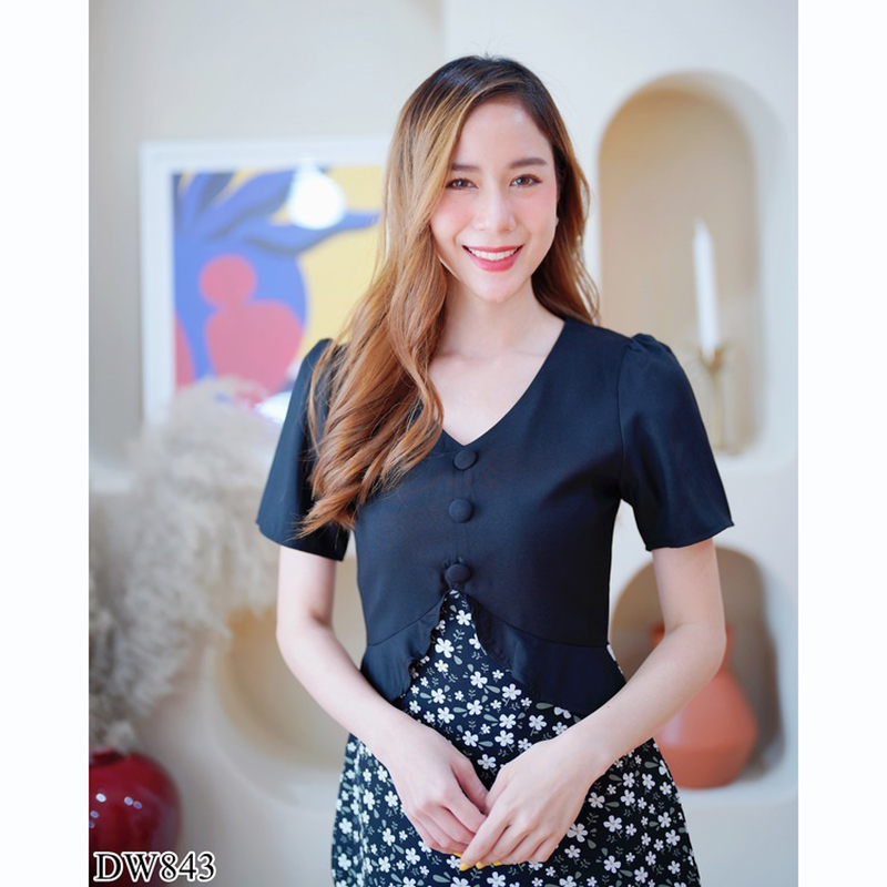 kudapy เดรสสั้นสีดำ/สีชมพู/สีฟ้า คอวีชายระบายลายดอก