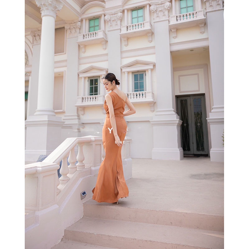 kudapy เดรสยาวสีแดง/สีน้ำตาลอิฐ/สีโอวัลติน ดีเทลจับจีบเน้นความเรียบหรู ชุดออกงาน