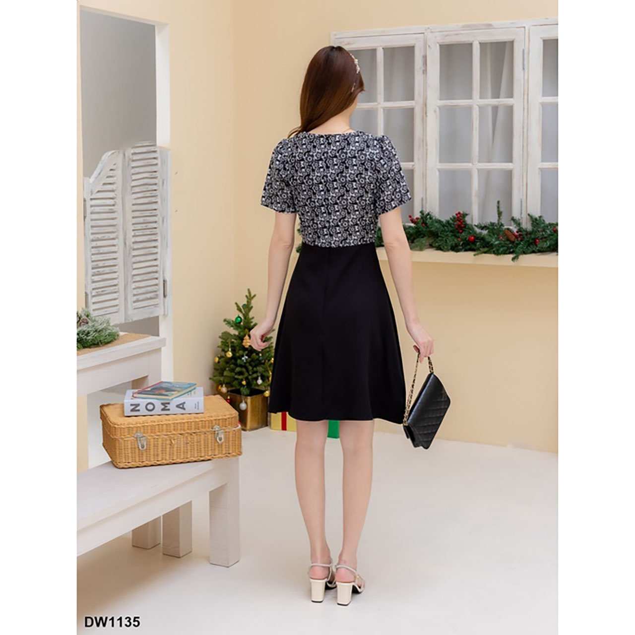 kudapy เดรสสีพื้นทรงบานแต่งเสื้อลายดอก+กระดุมคอ 2 ชิ้น