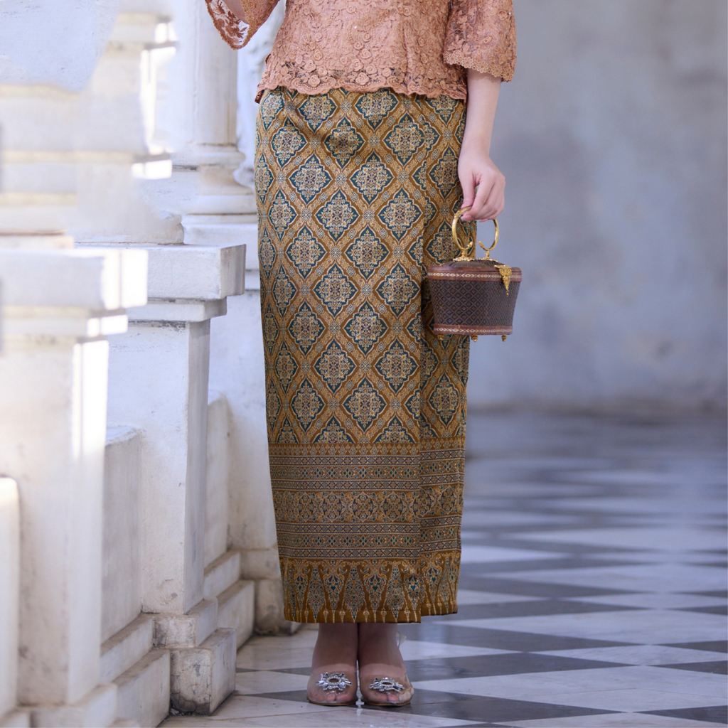 kudapy เซตเสื้อลูกไม้ฝรั่งเศษ+ผ้าถุงใส่ออกงานสีทองน้ำผึ้ง