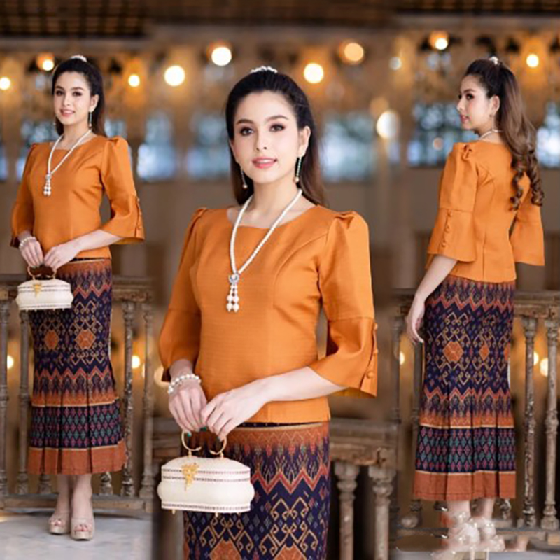 kudapy (ฉพาะเสื้อ) เสื้อผ้าไหม คอกลม สีขาว สีส้ม สีม่วงเข้ม สีม่วงอ่อน สีฟ้า แต่งกระดุมปลายแขน เอวปล่อย ทรงสวยหรู ซิปหลัง สวมใส่สบาย ชุดไทยประยุกต์