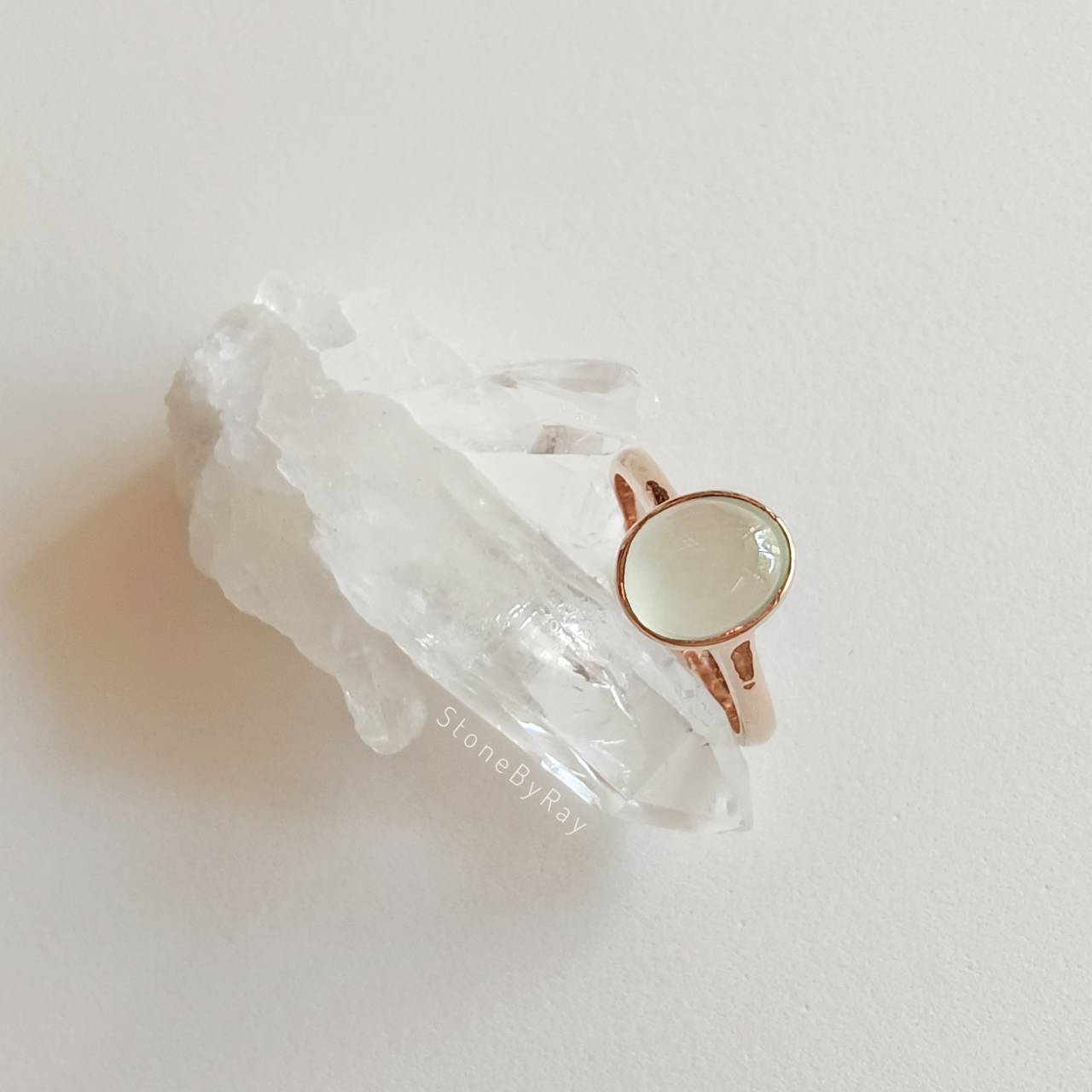 แหวนเงินชุบพิ้งโกลด์หินพรีไนท์ Prehnite