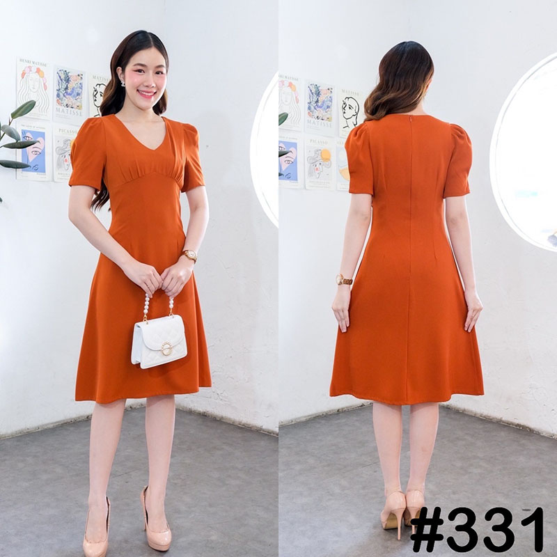 kudapy เดรสสั้นสีกรม/สีชมพุ/สีส้ม คอวี ดีเทลจีบแขนตุ๊กตา เอวตีเกร็ดหน้า ใส่แล้วมีช่วงเอวยาว วัยรุ่น วัยทำงาน