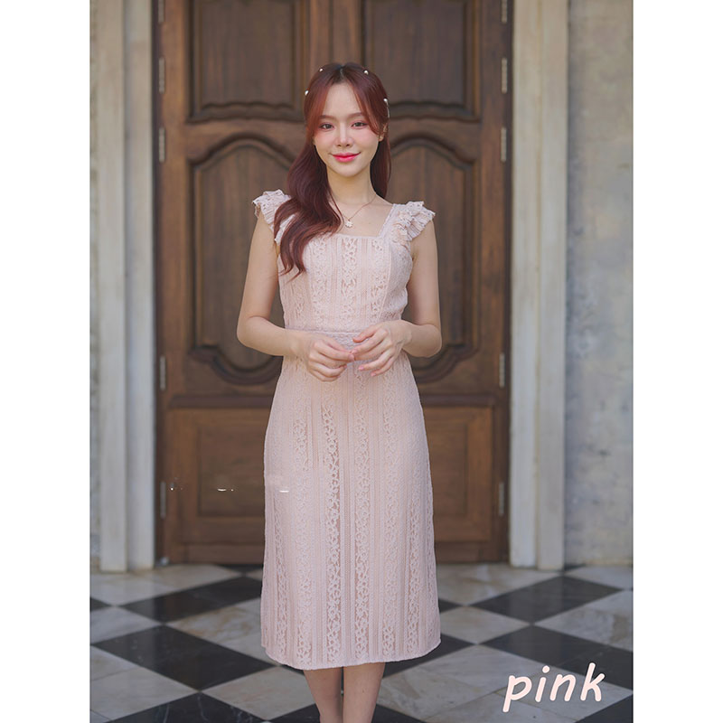 kudapy เดรสสั้นสีออฟไวท์/สีเบจ/สีชมพูนู้ดลูกไม้ ผ้าลูกไม้ทั้งชุด ช่วงเสื้อเป็นคอเหลี่ยม สายของเสื้อทำเป็นระบายต่อแขนออกมาดูมุ้งมิ้ง