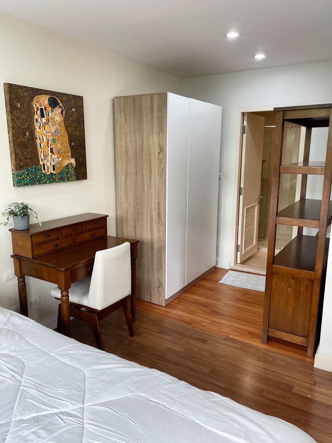 The Clover Thonglor ให้เช่าห้องตกแต่งครบพร้อมอยู่ สอบถามแอด Line ID : Smile-easy