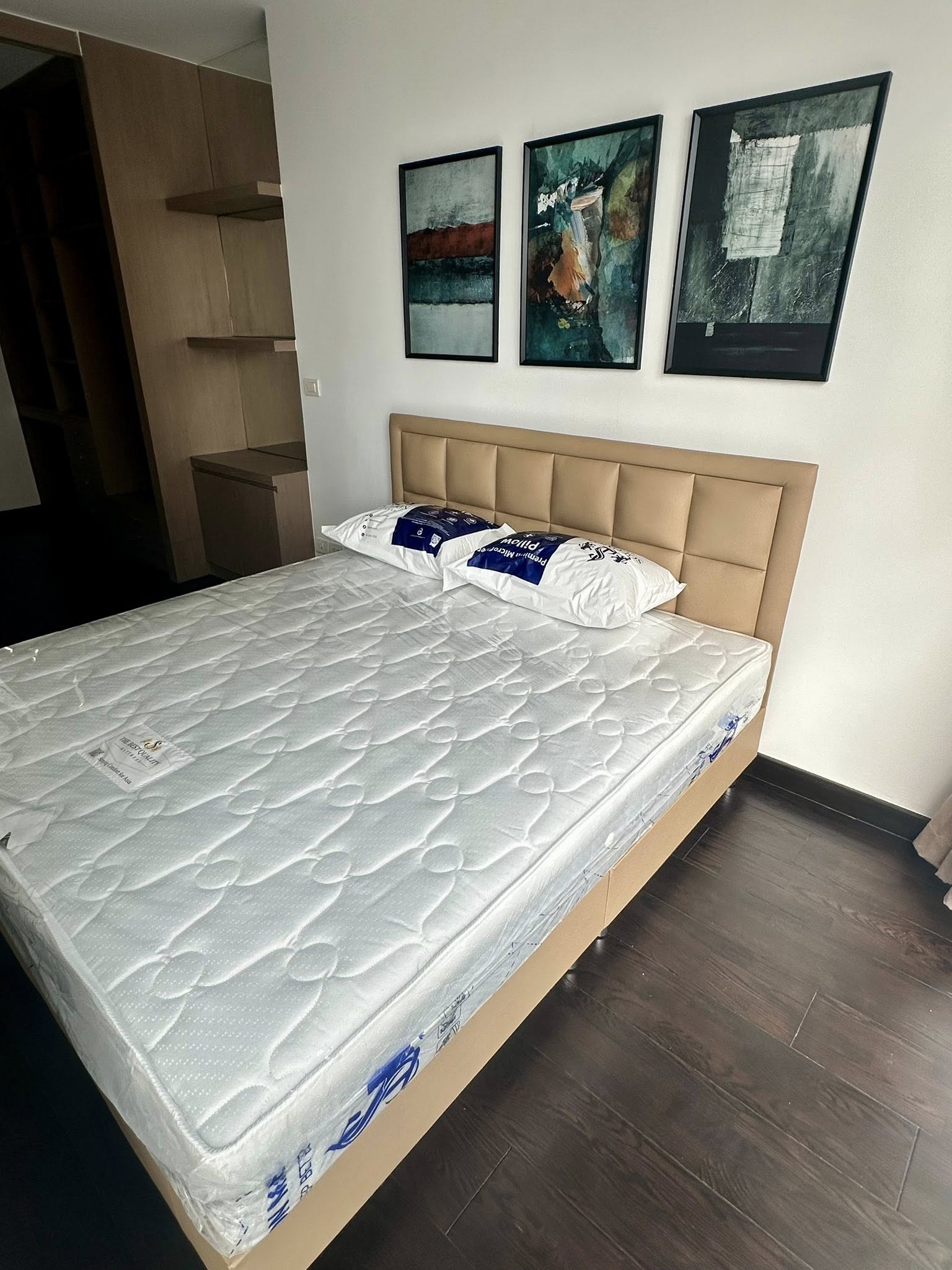 ให้เช่าคอนโด IDEO Q Phayathai (ไอดีโอ คิว พญาไท) High Rise โซนพื้นที่ BTS พญาไท ห้องแบบ 1ห้องนอน 1 ห้องทำงาน ( สามารถดัดแปลงเป็นห้องนอนได้) 1ห้องน้ำ ขนาดห้อง 50 ตรม. ชั้น 9