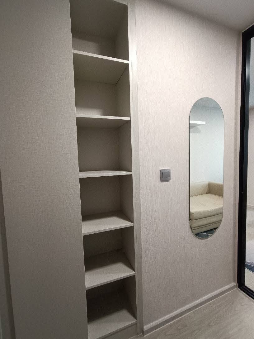 โซนพื้นที่ MRT ศรีนุช สายสีเหลือง ให้เช่าห้องแบบ Studio 1ห้องน้ำ คอนโด Atmoz Oasis Onnut (แอทโมซ โอเอซิส อ่อนนุช) Low Rise ขนาดห้อง 25 ตรม. ชั้น ตึก E