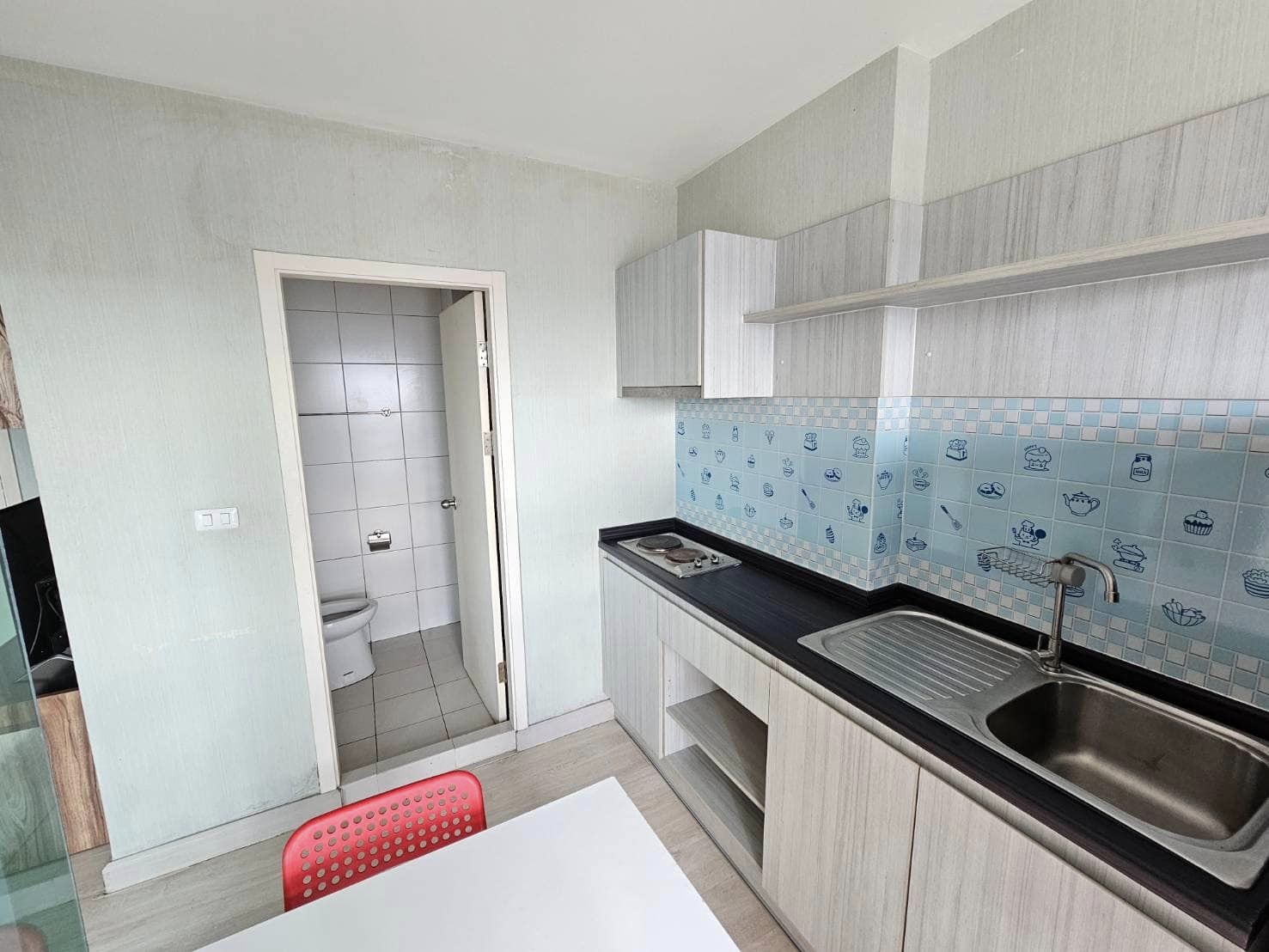 สนใจชมห้องติดต่อได้เลย Line ID: Smile-easy ปล่อยเช่าคอนโด Aspire Ngamwongwan (แอสไพร์ งามวงศ์วาน) - 1ห้องนอน 1ห้องน้ำ 1ห้องนั่งเล่น - ใกล้ เดอะมอลล์งามวงศวาน - ขนาดห้อง 30 ตรม. ชั้น 28