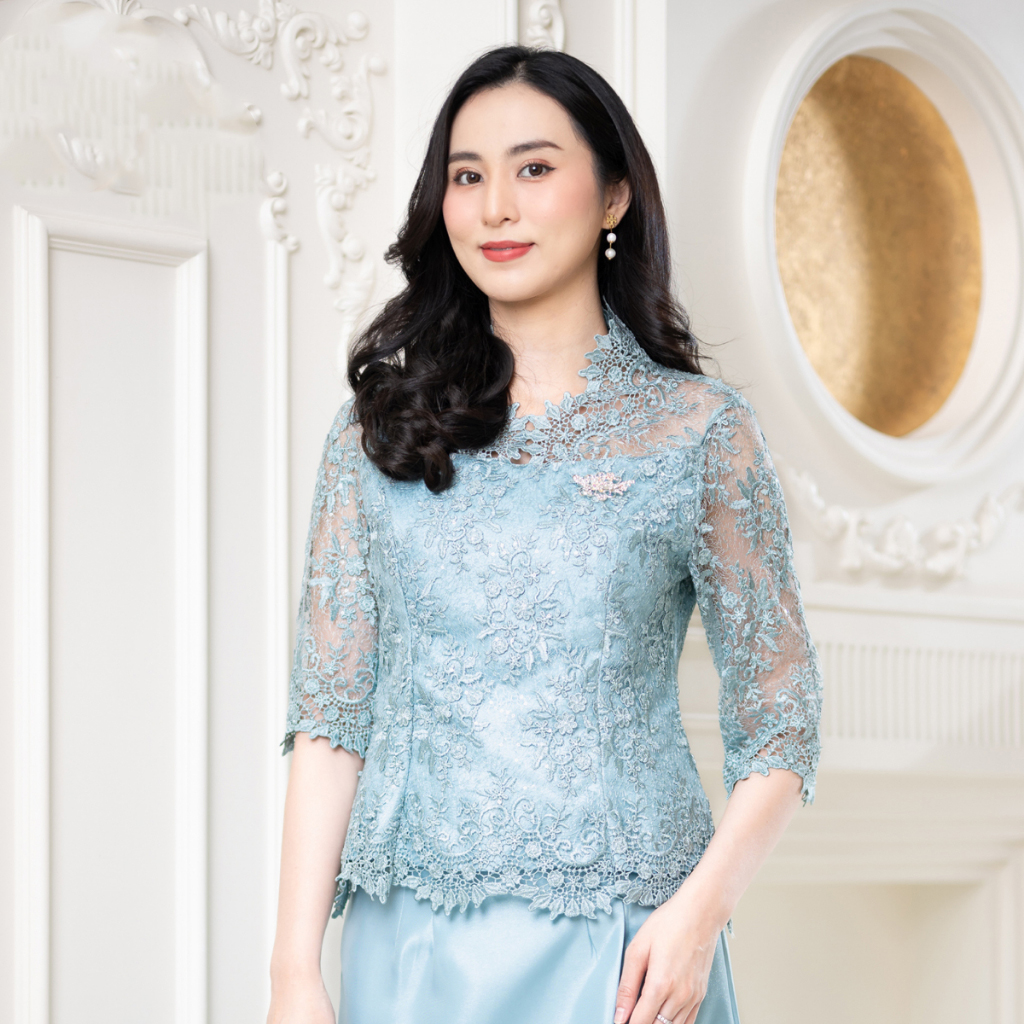 kudapy เซตออกงานยาวสีฟ้า ลูกไม้ใยบวบคอปีนปักเลื่อมเกรดพรีเมี่ยม ดีเทลตรงเอวเวลาใส่แล้วพรางหน้าท้องดีมากๆและดูหรู