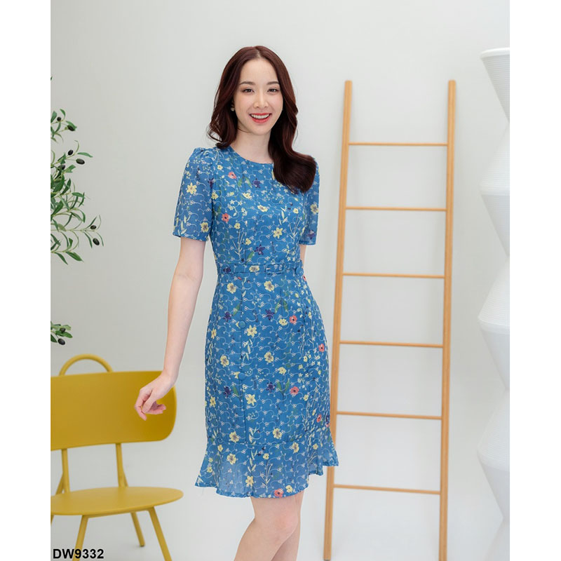 kudapy เดรสสั้นสีน้ำเงินเข้ม/สีขาว/สีชมพู ผ้าฉลุลายดอกคอกลมแต่งกระดุม ใส่สบาย สวยดูดี