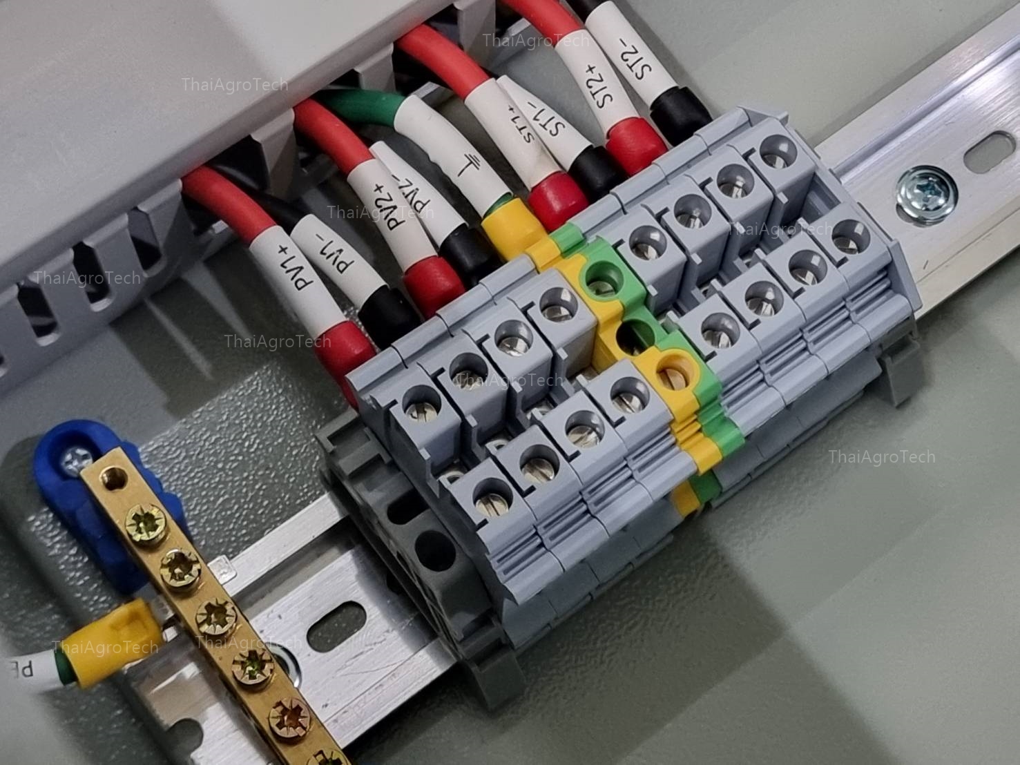 ตู้คอมบายเนอร์สำหรับโซล่าเซลล์ระบบออนกริด ดีซี 2สตริง 3เฟส AC-DC combiner box 800Vdc 2string AC MCCB 3phase ongrid system 10kw 15kw 20kw