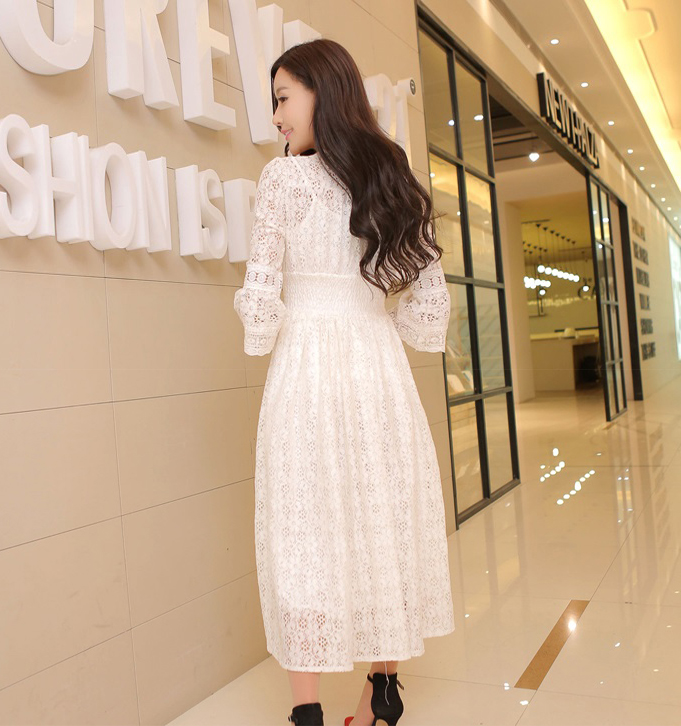 kudapy เดรสยาวสีขาวคอวี ผ้าลูกไม้ทั้ังชุด มีสม็อคเอว มีซับใน (มีเสื้อสายเดียวสีขาวใส่ด้านในแถมให้ด้วย)