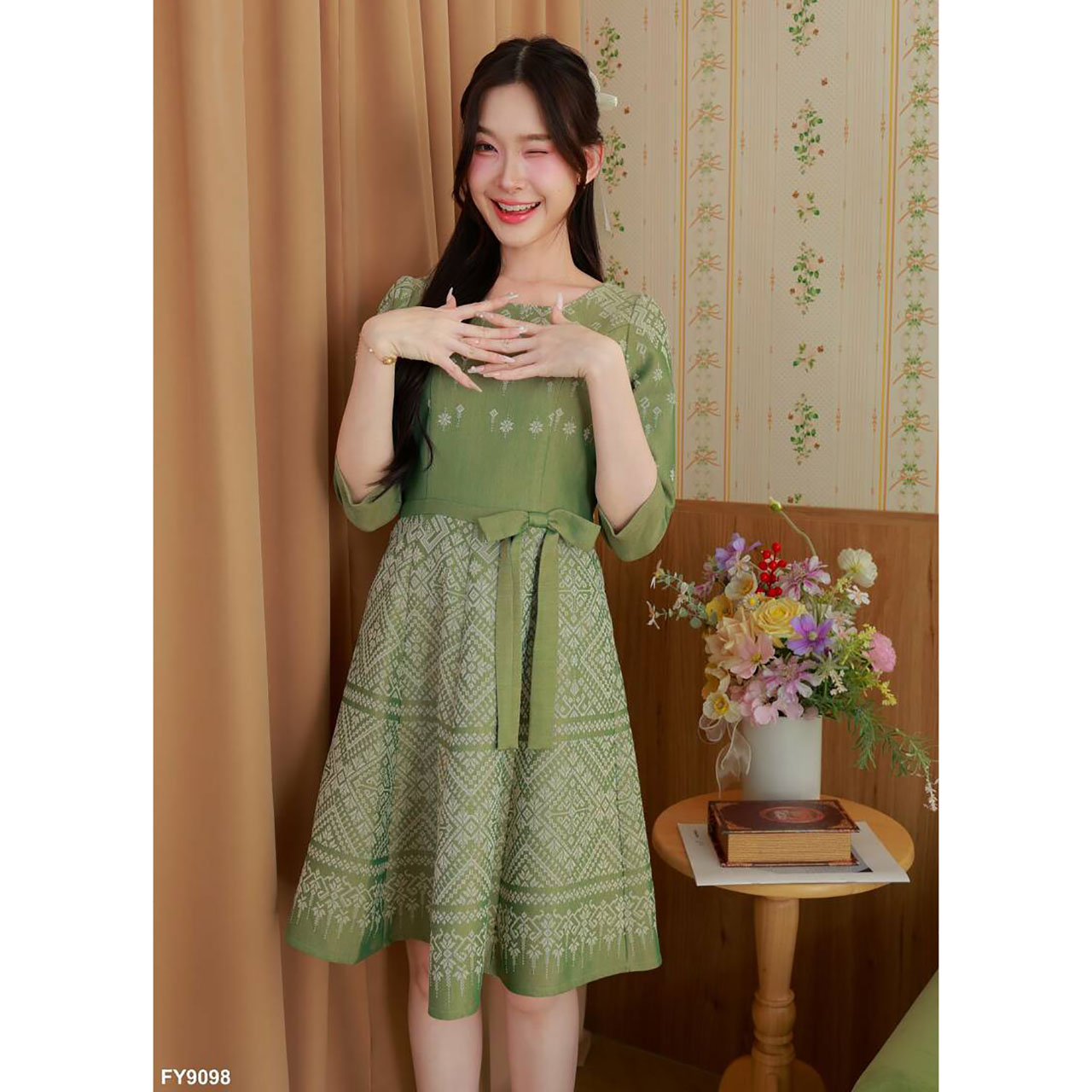 kudapy เดรสสั้น ผ้าไทยแขนยาวศอกเอวแต่งโบว์