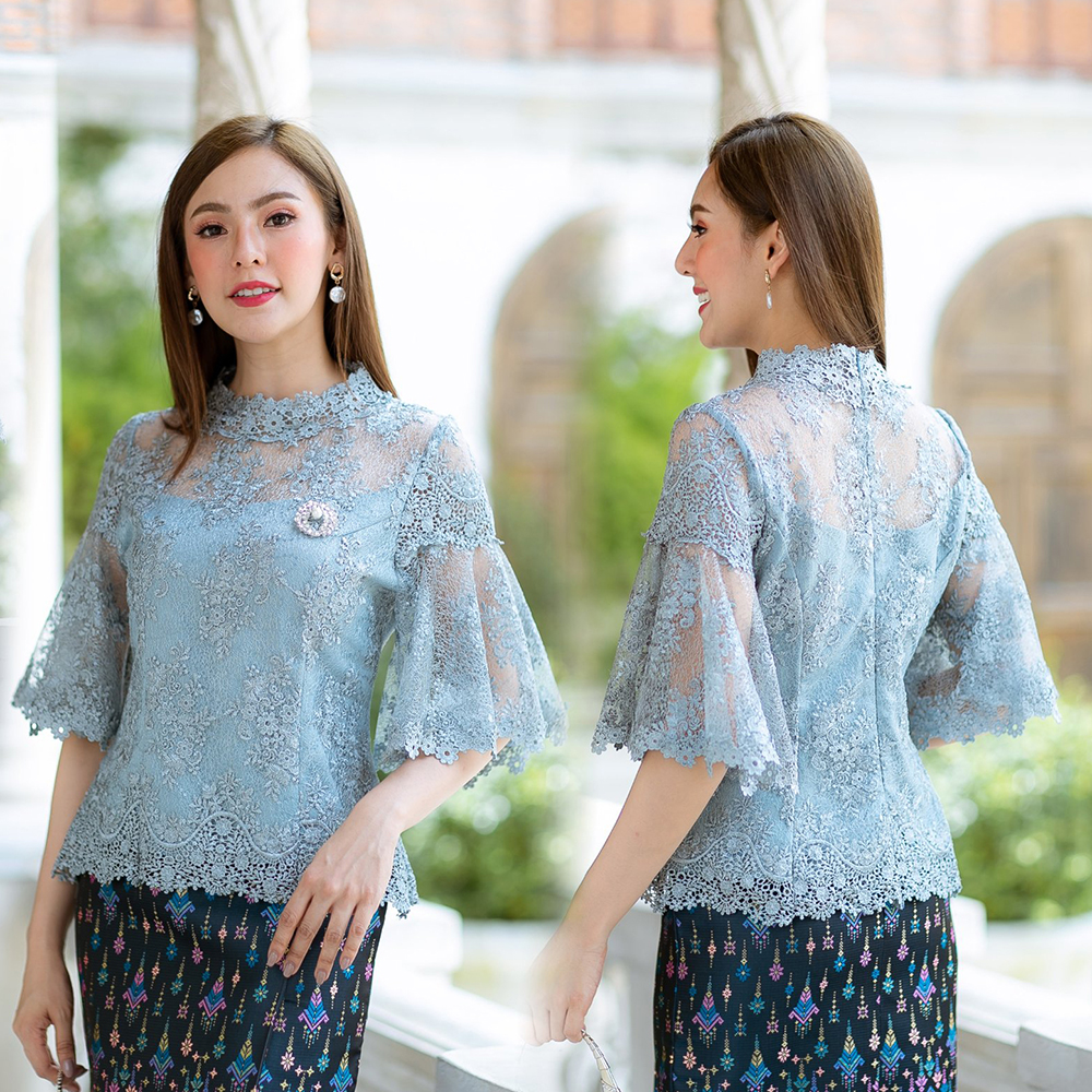 kudapy เสื้อลูกไม้ฝรั่งเศษสีเทาฟ้า คอกลม แขนกระดิ่ง ทรงเข้ารูป งานสวยมาก เริ่มอก 36- 46 งานสวยตัดเย็บเนียบ รับประกันคุณภาพค่ะ