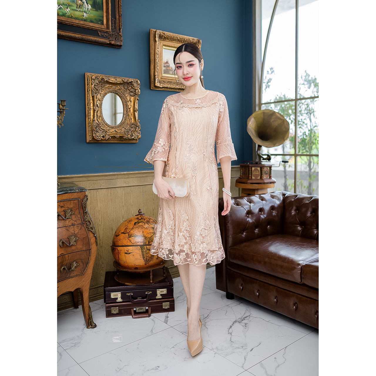 kudapy เดรสสั้นสีครีมทอง/สีชมพู ผ้าลูกไม้ทั้งชุด งานปักดอกไม้ประดับเลื่อม ลายแถวไม้เลื้อยปักสลับงานสวยดูดี