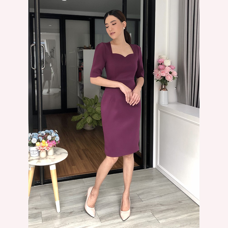 kudapy เดรสสั้นสีม่วง/สีชมพู/สีทอง เรียบหรูตามสไตล์สาว มีดีเทลคว้านคอเป็นรูปหัวใจ ให้ลุคสวยหวานชวนมอง