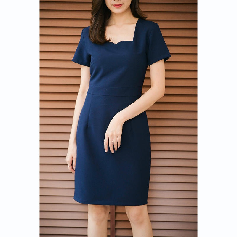 kudapy เดรสสั้นคอหัวใจแขนสั้นสีกรม/สีเทา เข้ารูปเอว ทรงสวยเป๊ะมาก เนื้อผ้าหนามีน้ำหนัก ซับในทั้งตัว ใส่ได้ตลอด