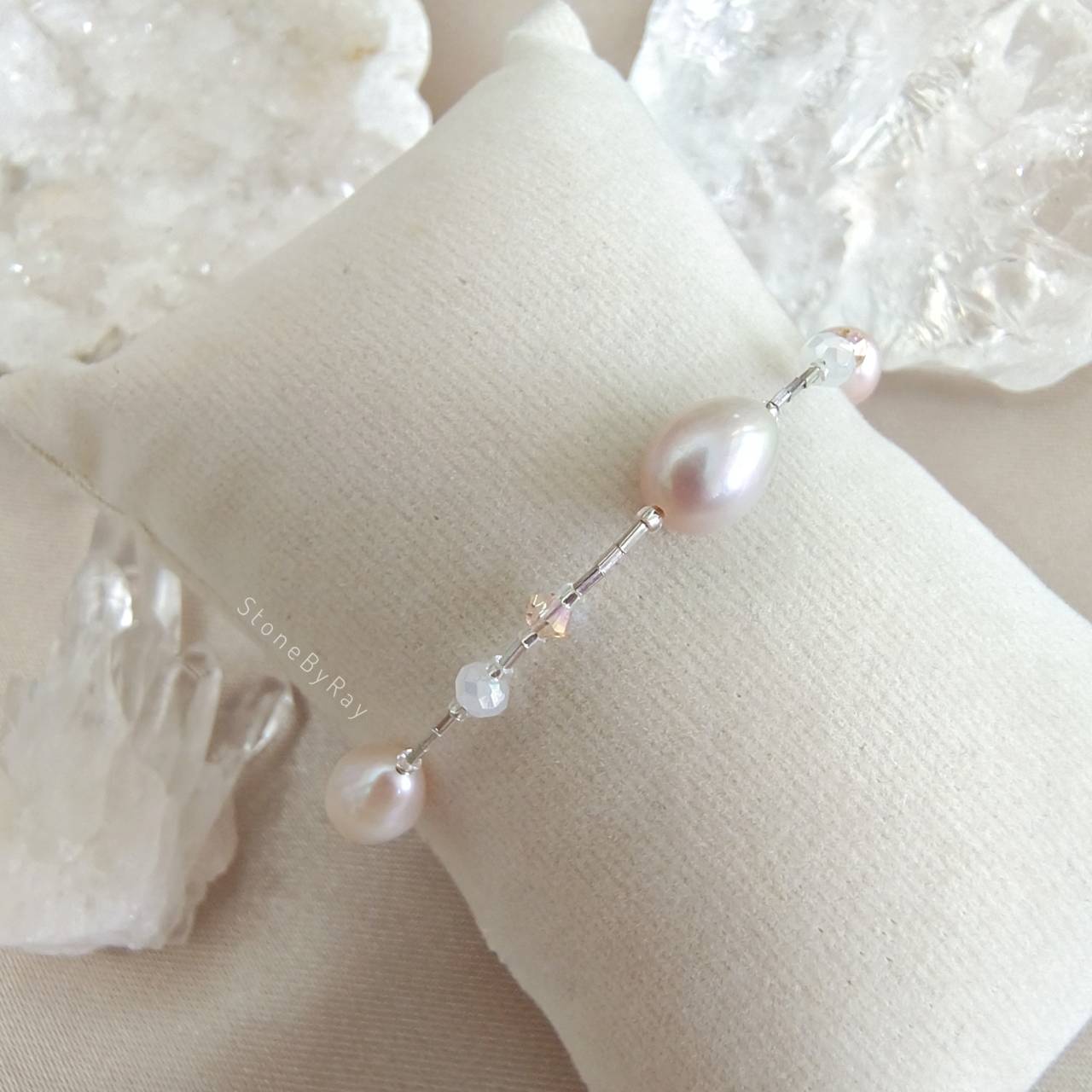สร้อยข้อมือเงินไข่มุกสีโอรส Pearl