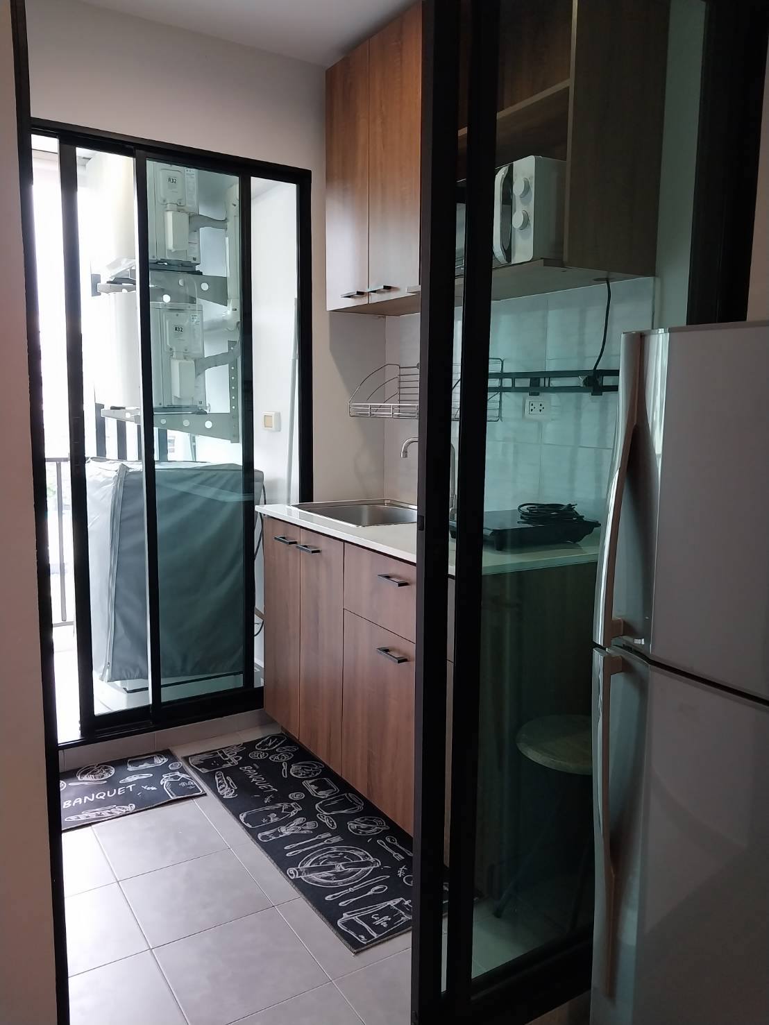 ให้เช่าคอนโด REACH Phahon Yothin 52 (รีช พหลโยธิน 52) โซน รถไฟฟ้า BTS สะพานใหม่ ห้องแบบ 1ห้องนอน / 1ห้องน้ำ / โซนครัวปิด ขนาดห้อง 30 ตรม. ชั้น 6