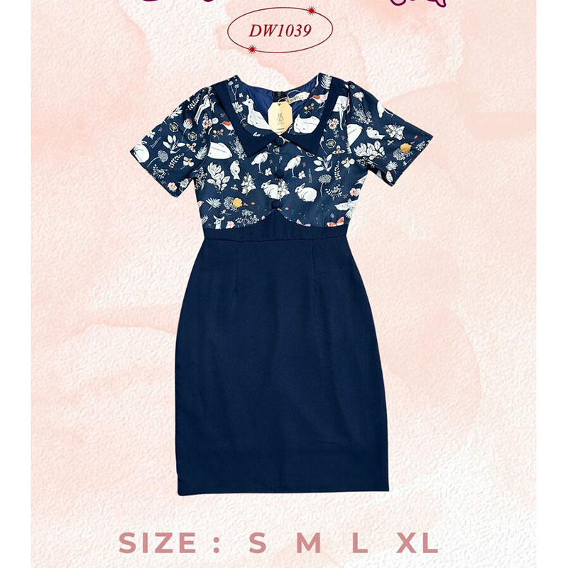 kudapy เดรสสั้นสีชมพู/สีน้ำตาล/สีกรม ผ้าอัดลายกระต่าย แต่งคอปก พร้อมงานซิปหลัง