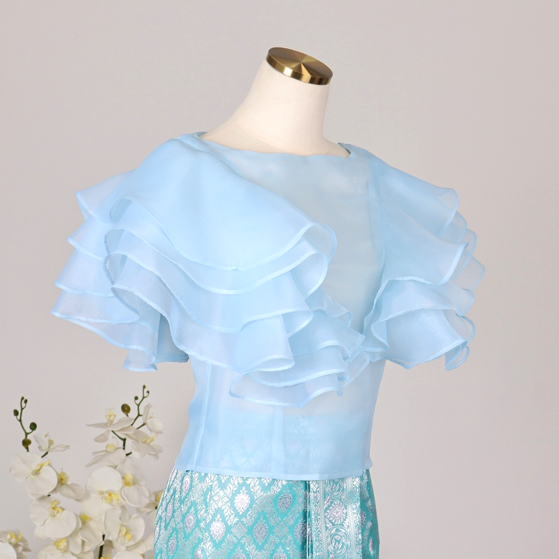 kudapy เสื้อไปงาน ผ้าแก้วคอปาดแคบสีชมพู/สีฟ้า/สีเหลือง แต่งระบายช่วงแขนเป็นทรงหน้าอก V Shape ระบาย 4 ชั้นสวยหรูมากๆค่ะรุ่นนี้ ขายดีสุดๆ