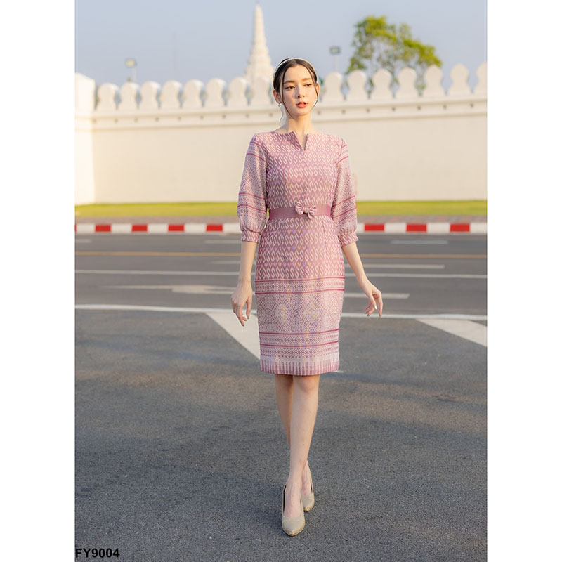kudapy เดรสสั้นสีชมพู/สีม่วง ผ้าไทยลายขอคอวี แต่งโบว์ตรงเอว ใส่ออกงาน สวยดูดี เรียบร้อย