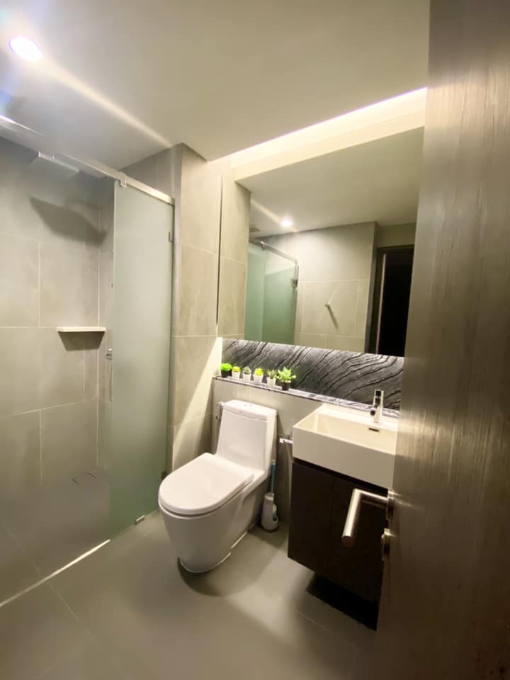 The Lumpini 24 (เดอะ ลุมพินี 24) ให้เช่าห้องสวยน่าอยู่เครื่องใช้ไฟฟ้าครบ สอบถามแอด Line ID : Smile-easy