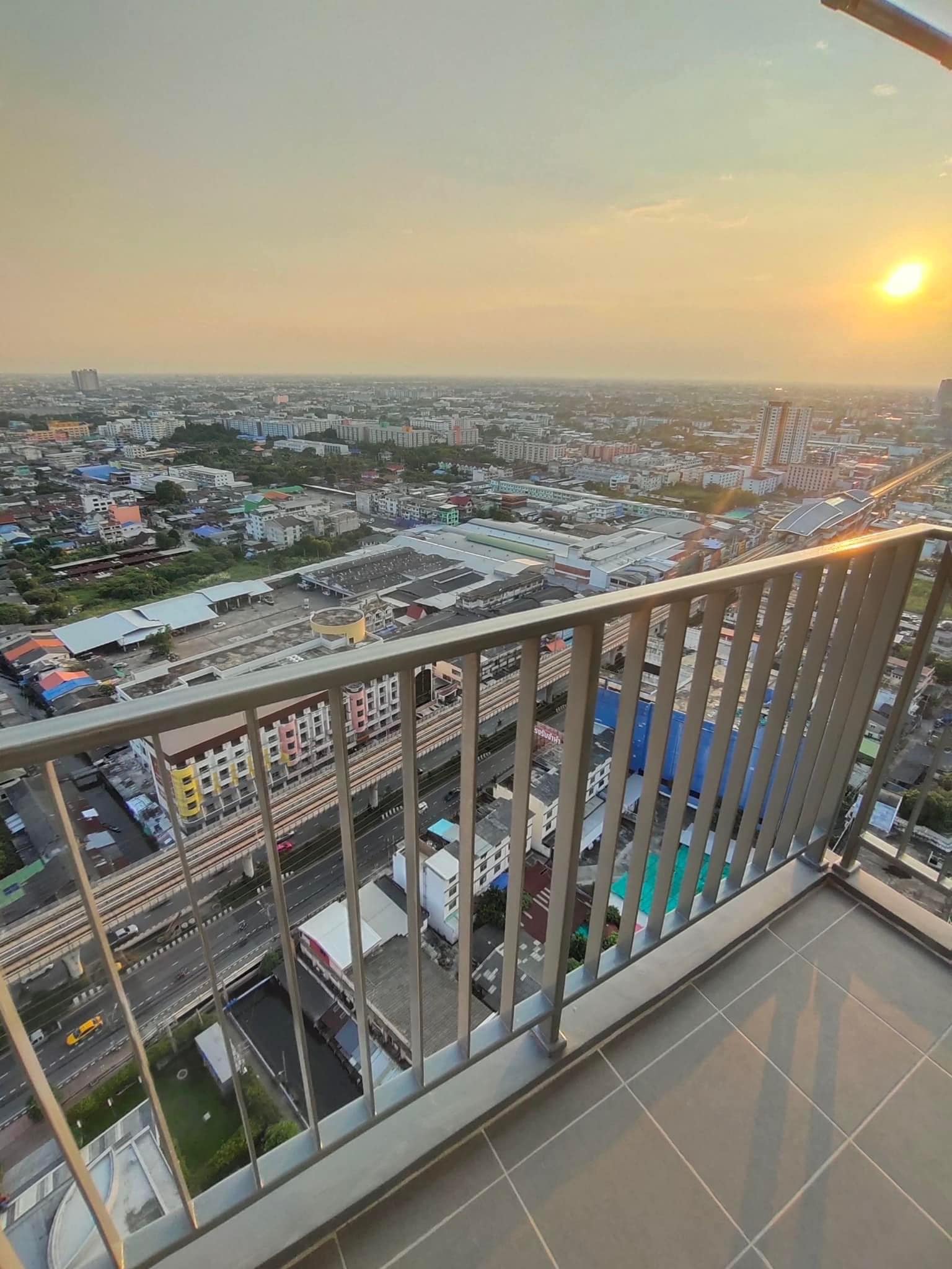 สนใจชมห้องติดต่อได้เลย Line ID: Smile-easy ปล่อยเช่าคอนโด เดอะ โพรดิจี้ เพชรเกษม 62 (The Prodigy Phetkasem 62) - 2ห้องนอน 2ห้องน้ำ 1ห้องนั่งเล่น - ใกล้ MRT บางแค - ขนาดห้อง 52.62 ตรม. ชั้น 29 ตึก B