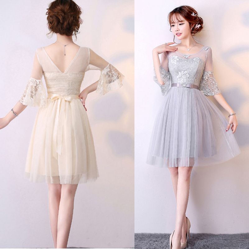 kudapy ชุดราตรีสั้นไปงานแต่งงาน สีเทา/สีครีมเบจ แขนยาวสามส่วน ผ้าลูกไม้ประดับลวดลาย ปลายแขนแต่งระบายสวยงาม เอวสม็อคหลังยืดได้ตามตัว