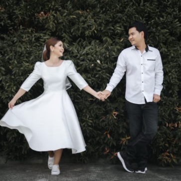 kudapy เดรสสั้นใส่ออกงานสีชมพู,สีเขียวเข้ม,สีดำ,สีน้ำเงินกรมท่า,สีเทาเงิน ทรงยกไหล่พอง แขนสาม ดีเทลจับจีบหัวไหล่