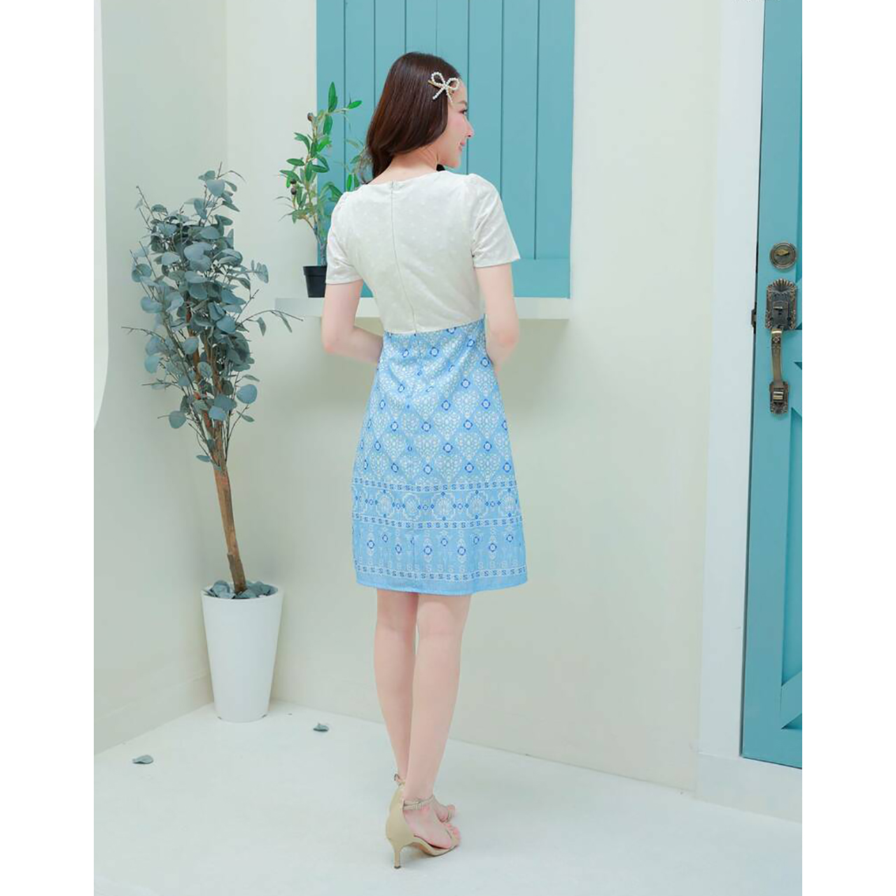 kudapy เดรสคอเหลี่ยมเสื้อลายปักแต่งกระดุม