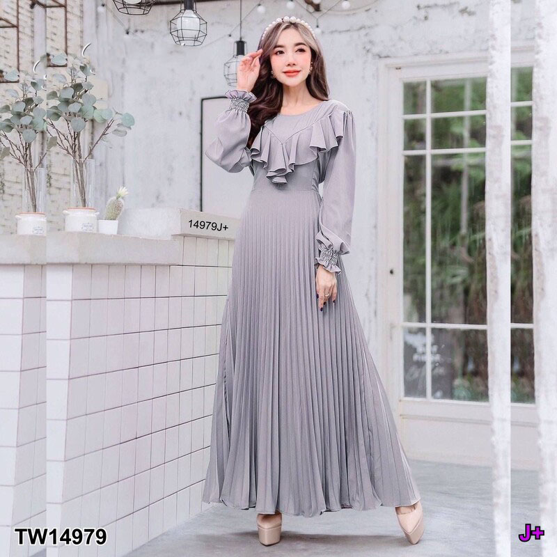 kudapy Maxi Dress เดรสยาวสีกรมท่า ชมพูอ่อน เขียว เทา แดง อัดพลีท เย็บแต่งระบายหน้าอก แขนยาวปลายแขนสม็อกยางยืด