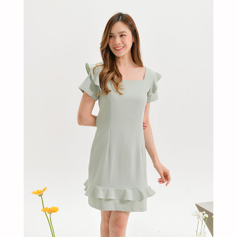 kudapy เดรสสั้นสีส้มอิฐ/สีเขียว/สีเหลือง/สีชมพู คอเหลี่ยม ดีไซน์น่ารัก มีระบายที่รอบแขนและช่วงชายเดรสเพิ่มความหวาน ใส่ง่ายได้หลายโอกาส