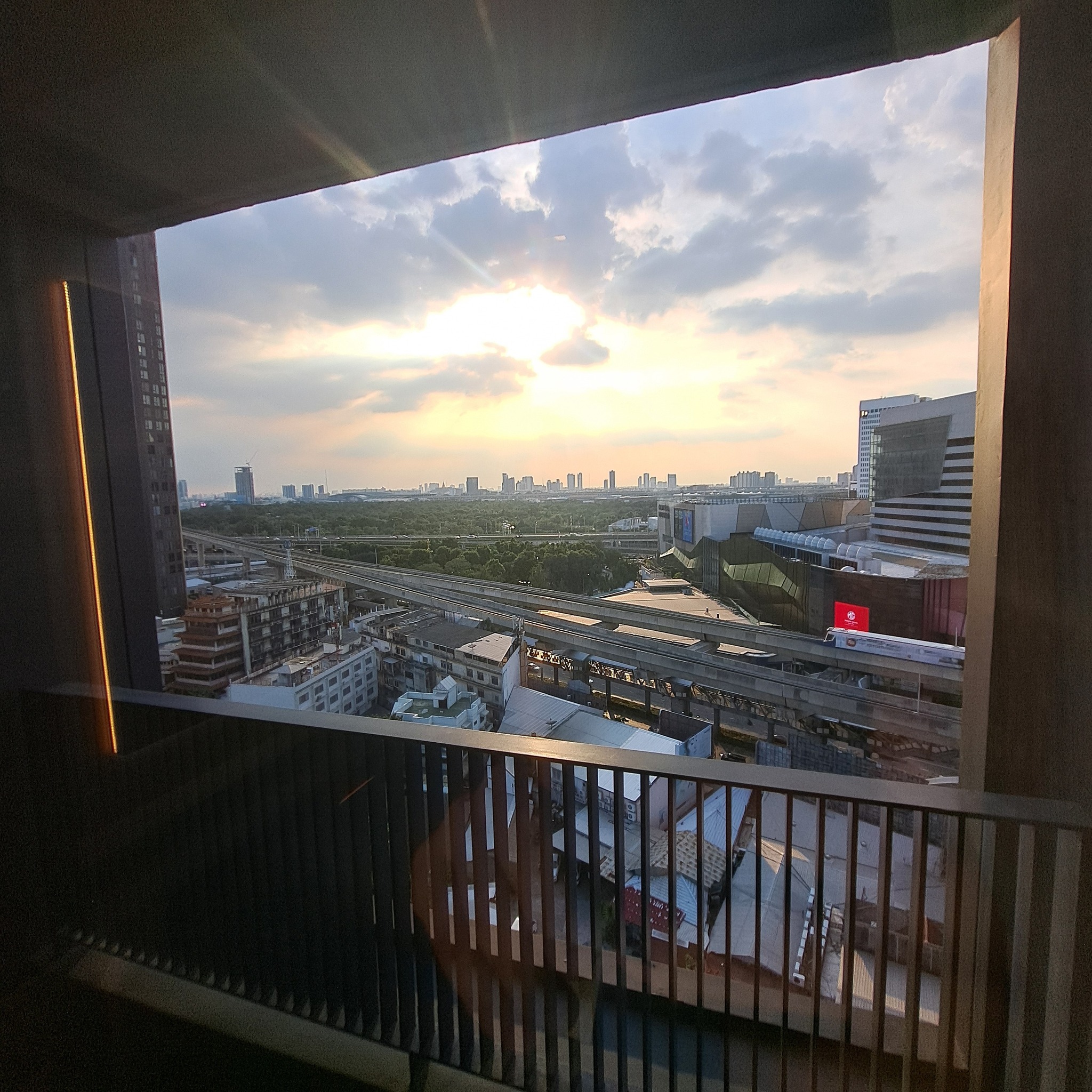 ให้เช่าคอนโด Life Ladprao Valley (ไลฟ์ ลาดพร้าว แวลลีย์) โซนพื้นที่ BTS ห้าแยกลาดพร้าว 📍 ห้องแบบ 2ห้องนอน / 2ห้องน้ำ / โซนครัวปิด · ขนาดห้อง 60 ตรม. ชั้น 15