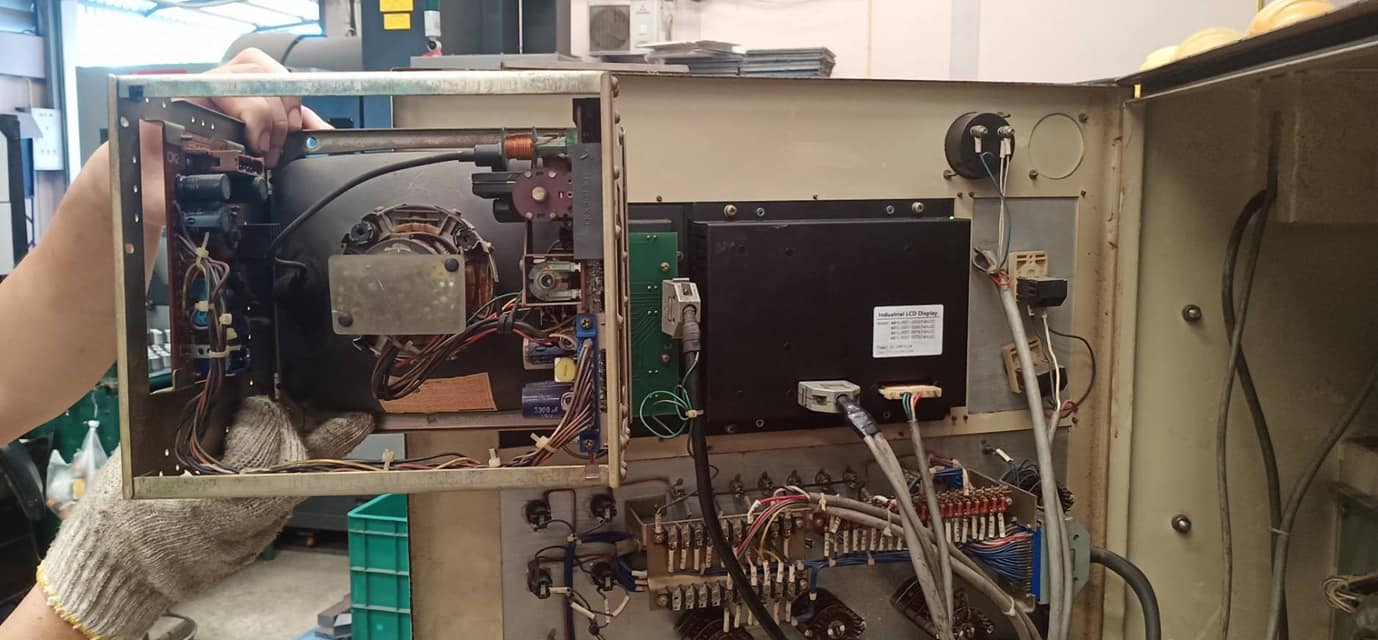 งานแปลงจอเครื่องจักร CNC จากจอ CRT จอแก้วไปเป็นจอ LCD ภาพชัดเจน รอบนี้จัดให้ FANUC 3T Control