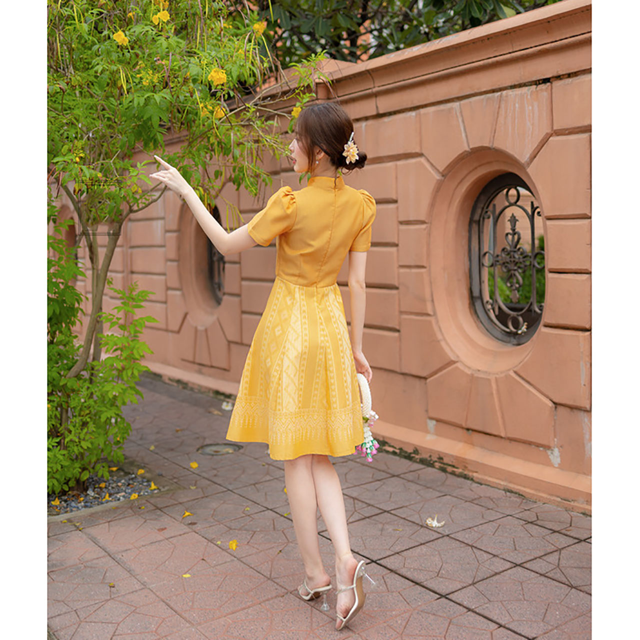 kudapy เดรสสั้นสีกรม/สีเหลือง เสื้อกั๊กคลุมกระดุม2เม็ดอัดกาว