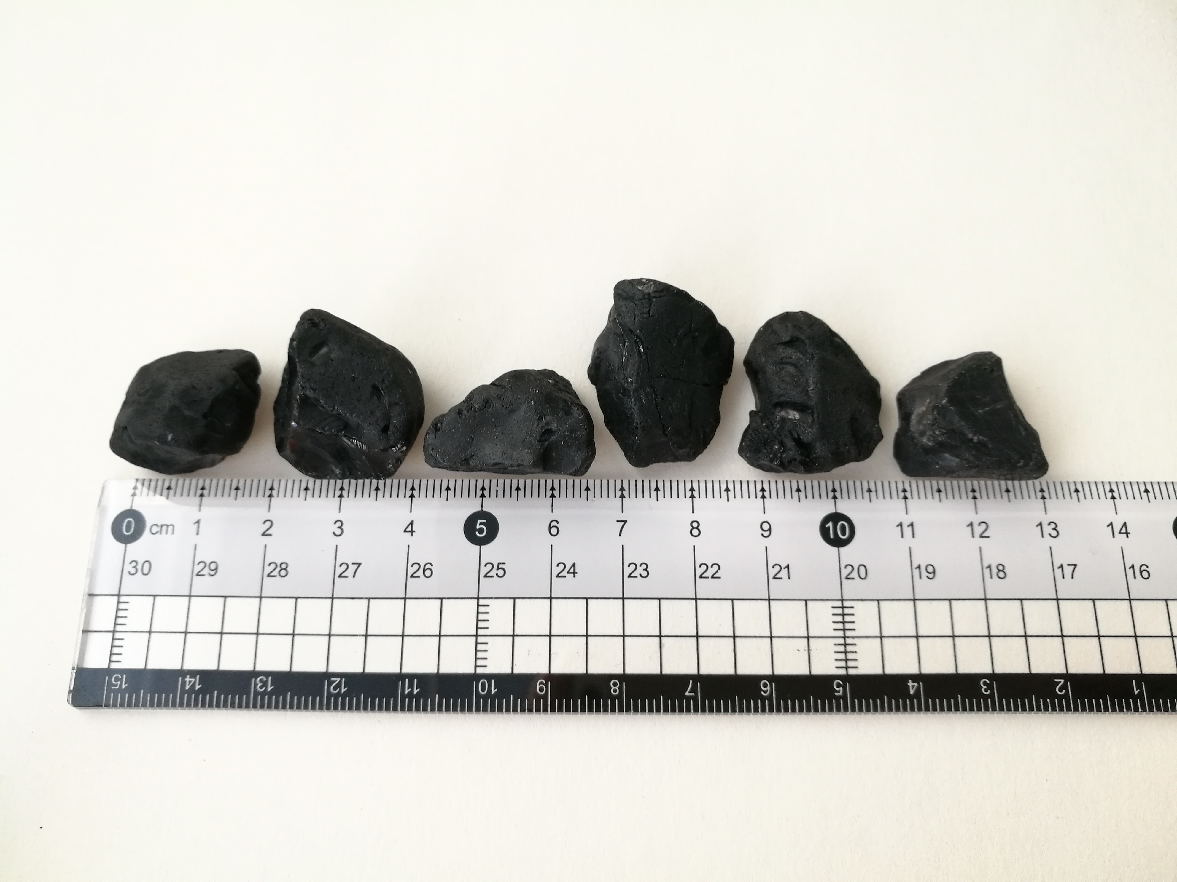 นิล (Black Spinel)
