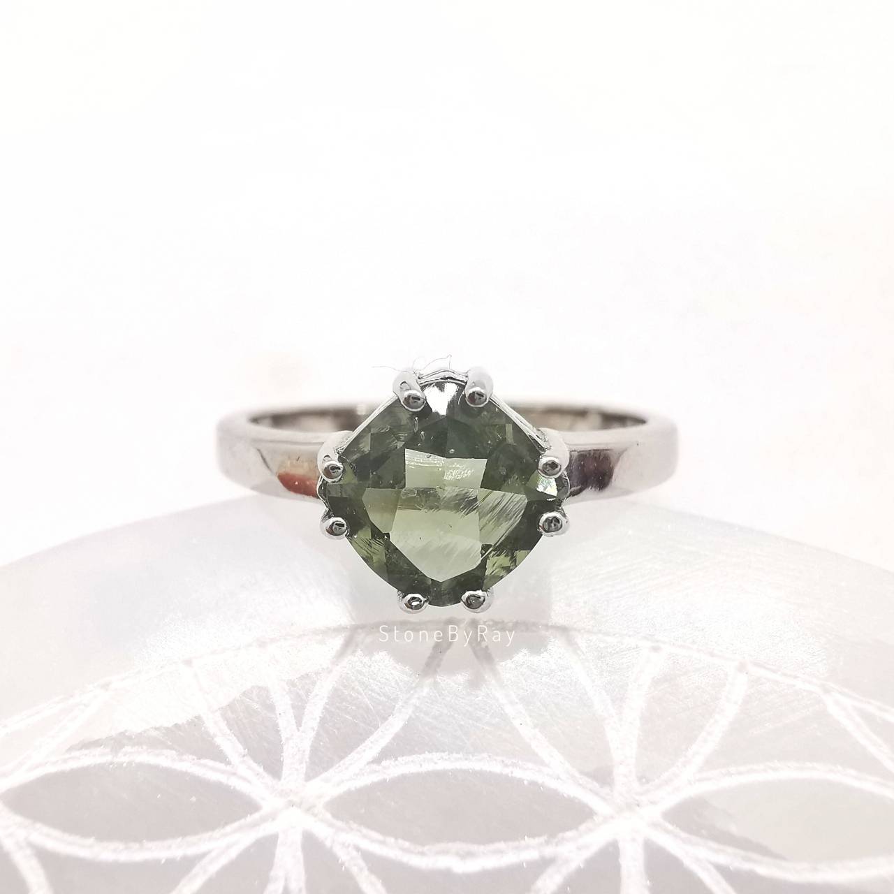 แหวนเงินสะเก็ดดาวโมดาไวต์(Moldavite)