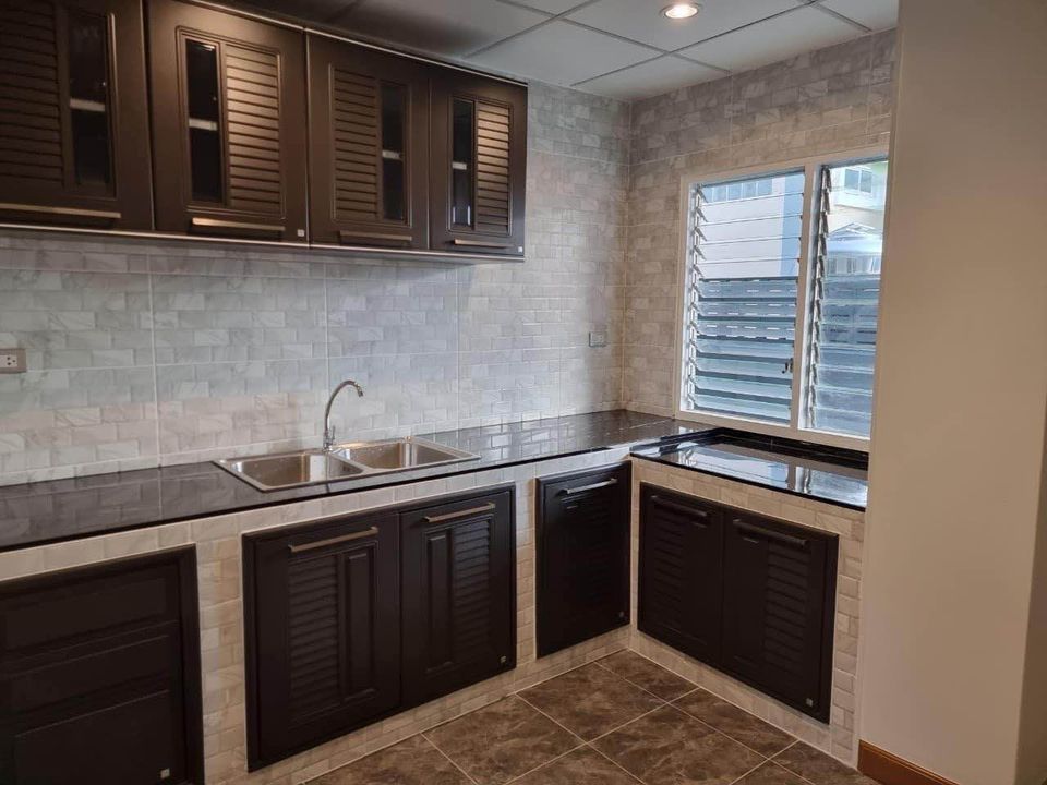 ปล่อยเช่าบ้านเดี่ยว มณีรินทร์ รัตนาธิเบศร์ ไทรม้า - 3ห้องนอน 3ห้องน้ำ (ไม่รวมห้องแม่บ้านและห้องน้ำต่างหาก) - ห้องรับแขก 1 ห้องใหญ่ 2ห้องเล็ก ห้องครัวพร้อมใช้งาน - ใกล้ MRT ไทรม้า