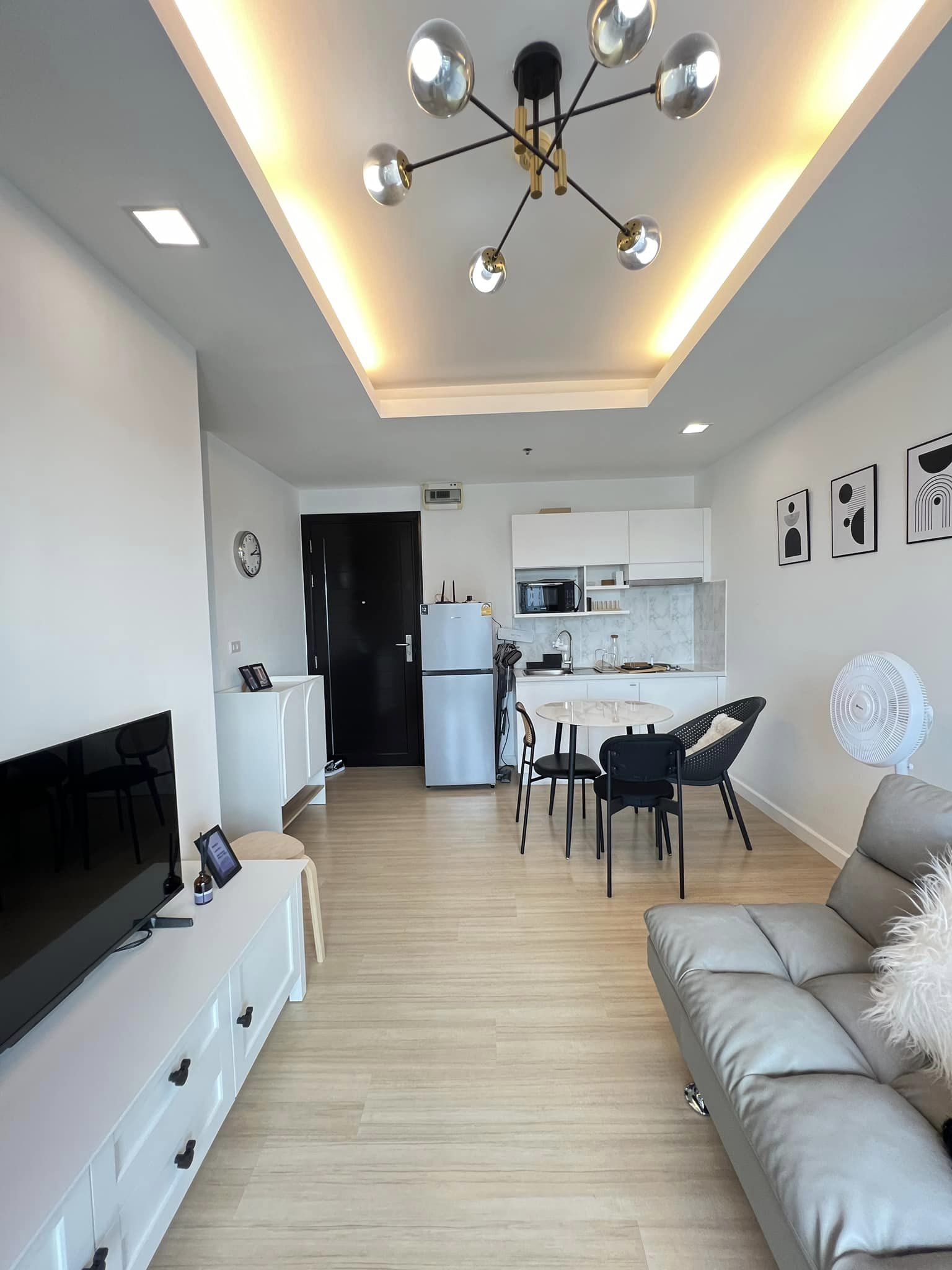 สนใจชมห้องติดต่อได้เลย Line ID: Smile-easy ปล่อยเช่าคอนโด Thru Thonglor (ทรู ทองหล่อ) - 1ห้องนอน 1ห้องน้ำ 1ห้องนั่งเล่น - ใกล้ MRT เพชรบุรี - ขนาดห้อง 37 ตรม. ชั้น 16