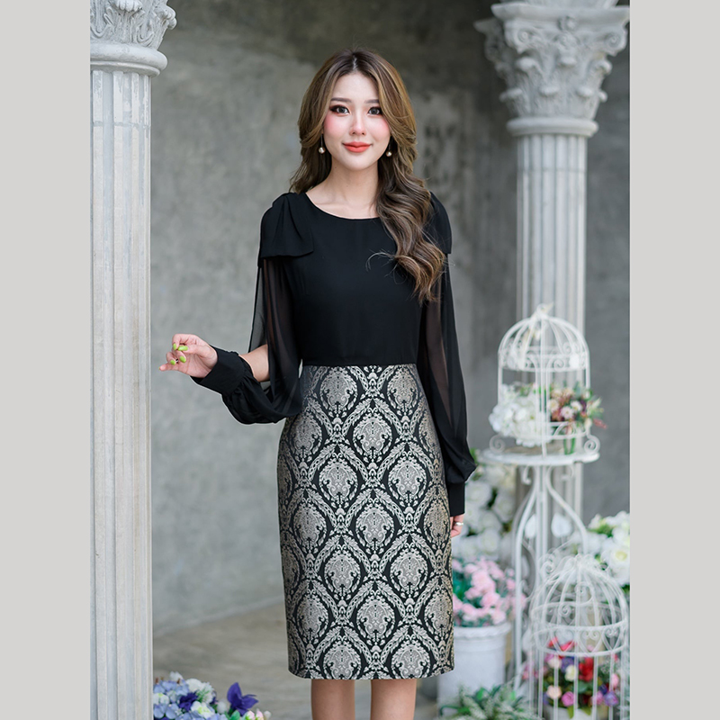 kudapy เดรสสั้นคอกลมแขนชีฟองสีดำ,สีน้ำตาลส้มอิฐ งานผ้าตัดต่อ 2 ชนิดผสมผสานกันอย่างลงตัว ด้านบนเป็นผ้าชีฟองพริ้วๆ