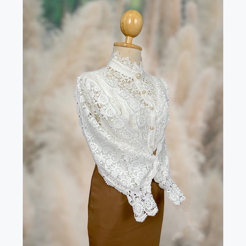 kudapy เสื้อลูกไม้สีขาวแขนห้าส่วน จั้มปลายแขน คอตั้งแต่งด้วยลูกไม้