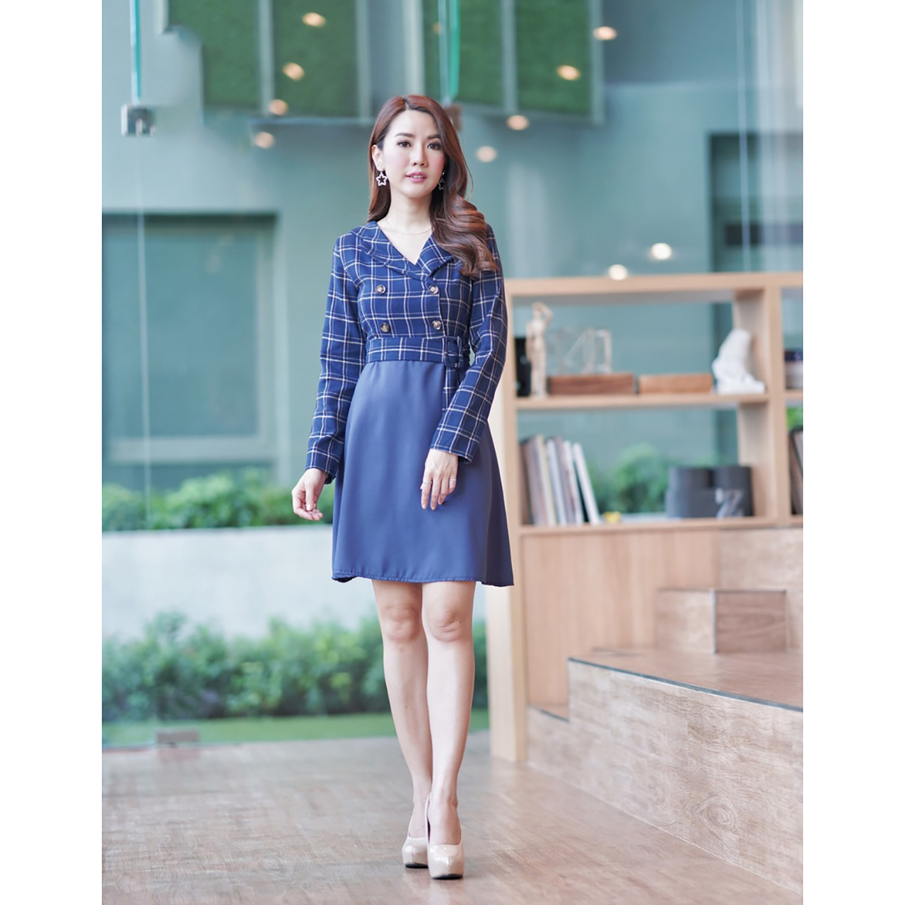 kudapy เดรสผ้าลายสก๊อต ตัดเย็บเป็นทรงสูท เก๋ๆ มีเข็มขัด ช่วงอกเป็นคอปกติดกระดุม