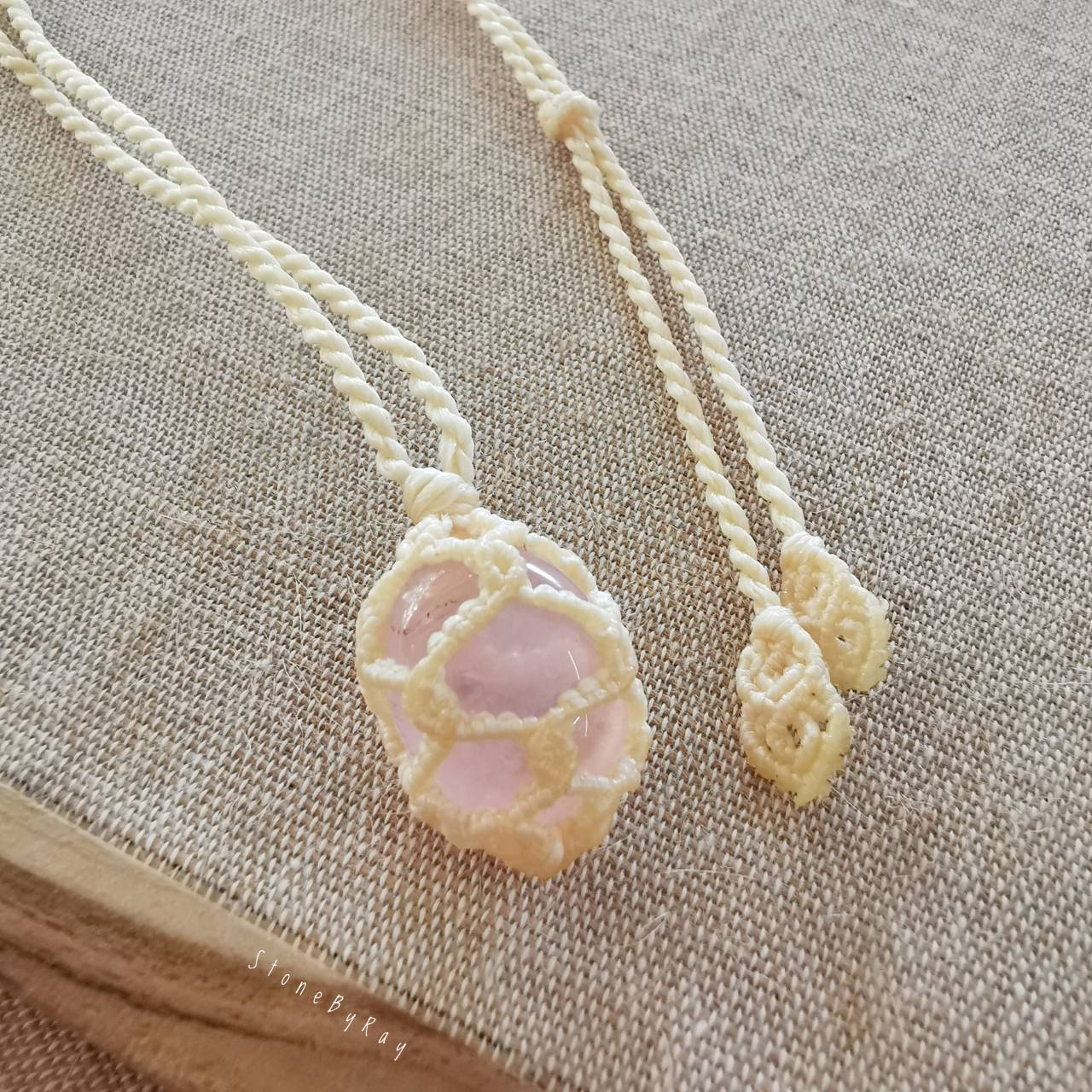 สร้อยคอเชือกถักจี้หินโรสควอตซ์ Rose Quartz