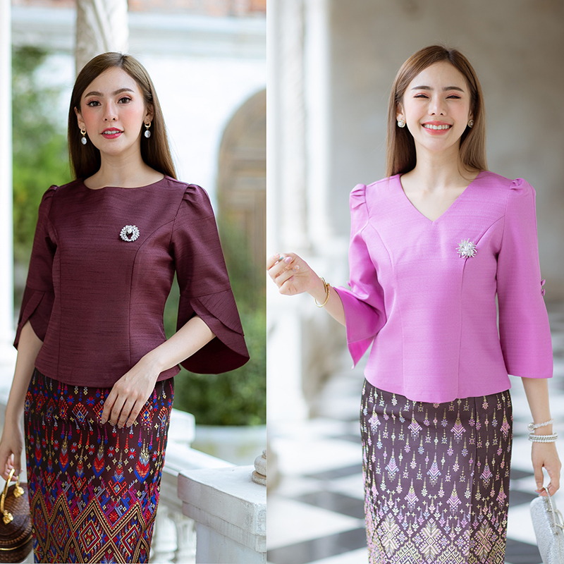 kudapy (เฉพาะเสื้อ) เสื้อสีแดงเลือดหมู/สีม่วง ผ้าไหมประยุกต์ อัดกาวทั้งตัว ทรงสวยแต่งปลายแขนสวยดูดี อยู่ทรง มีซิปหลังสวมใส่ง่าย งานสวยใส่ออกงานหรู