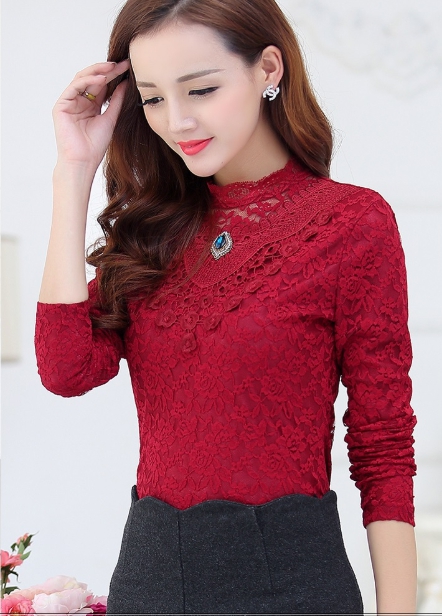 kudapy เสื้อลูกไม้สีแดง สีขาว ไสตล์เกาหลี ทรงเข้ารูปคอตั้งแต่งลูกไม้และคริสตัลช่วงหน้าอก งานลูกไม้ทั้งตัวมีซับใน